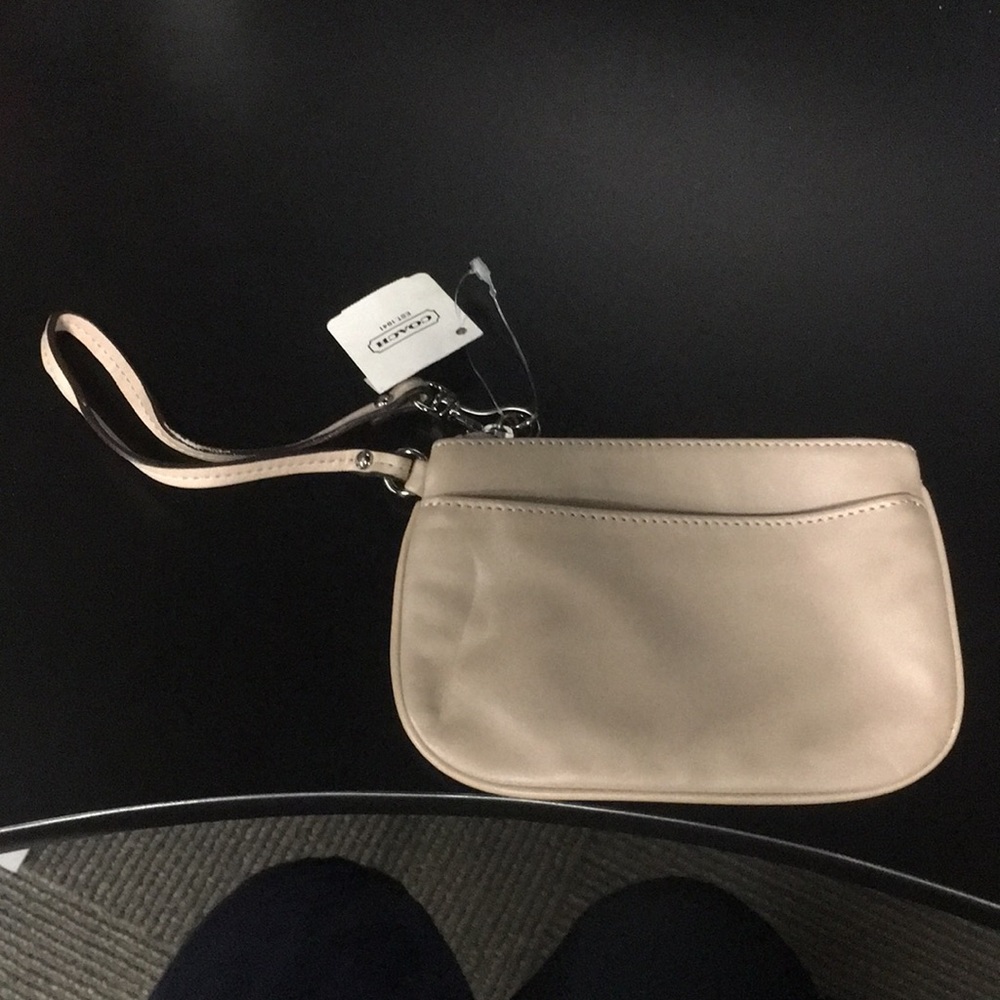 Coach wristlet beige